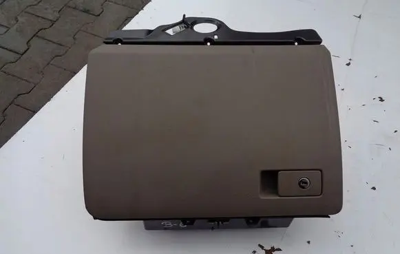 Volkswagen PASSAT B6 Glove box