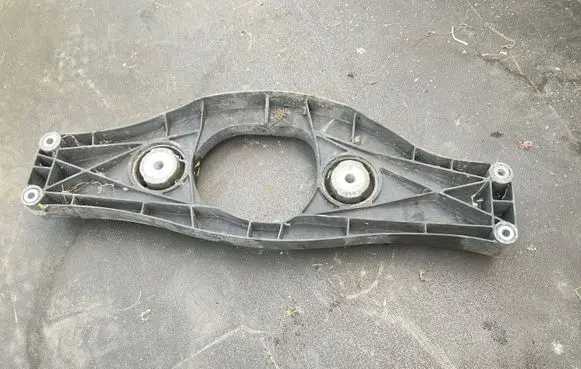 Mercedes-Benz S W222 Rear differential/diff mount bracket A2223520000
