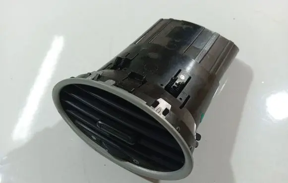 Ford Focus Dash center air vent grill 4M51A014L21AD