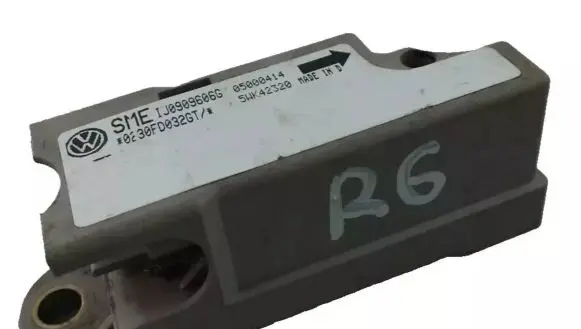 Volkswagen PASSAT B7 Airbag deployment crash/impact sensor IJ0909606G