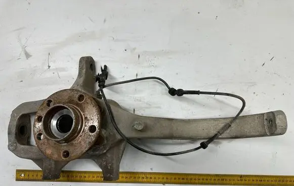 Alfa Romeo 159 Front wheel hub spindle knuckle 50510960