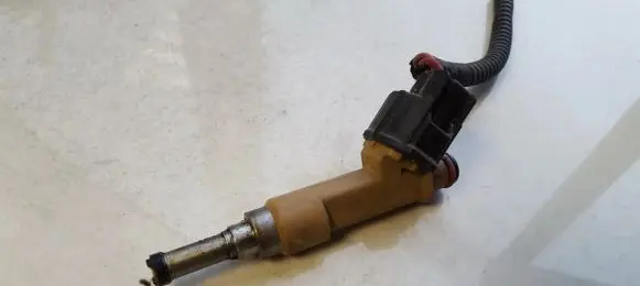 Toyota Auris 150 Fuel injector 2325037010 23250-37010