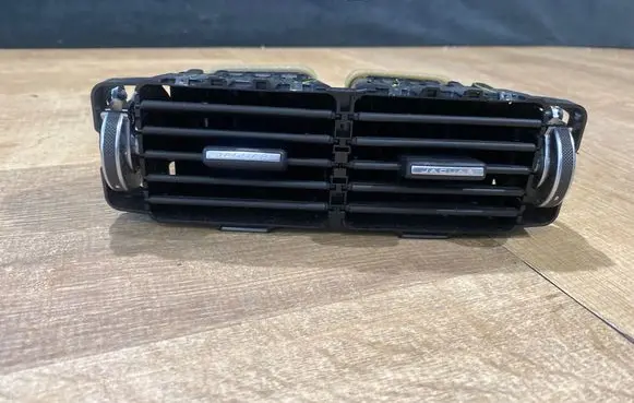 Jaguar F-Pace Rear air vent grill EJ32014A22AA BJ32014A22AD 014A22AA