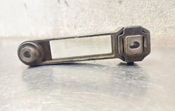 Saab 9-5 Engine mount bracket 5230685
