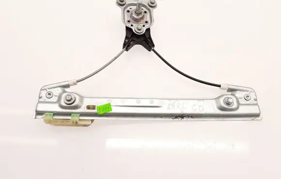 Rear door manual window regulator