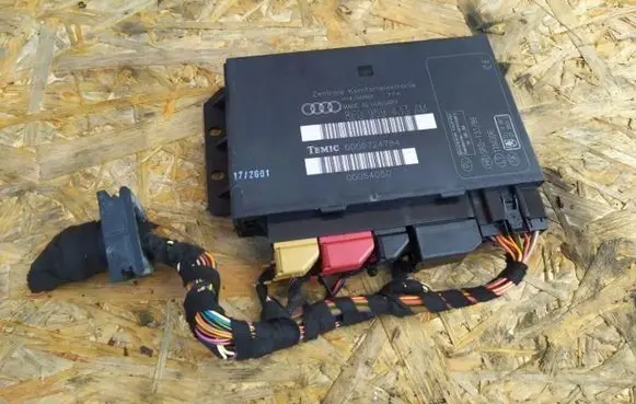 Audi A4 S4 B6 8E 8H Gateway control module