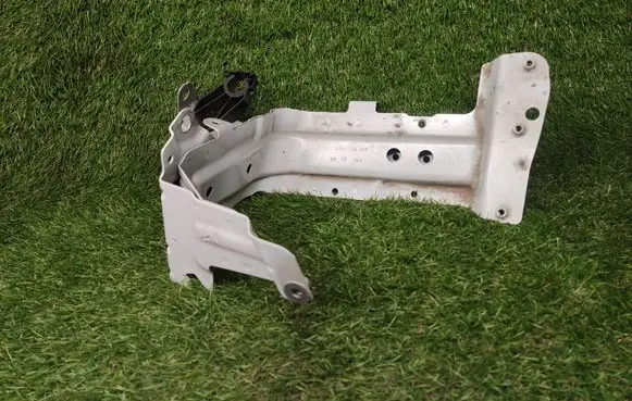 Audi Q7 4M Fender mounting bracket 4M0821131C 4M0821137B