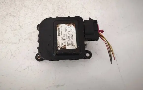 Volkswagen PASSAT B5 Air flap motor/actuator 8D1820511B