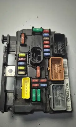 Citroen C5 Fuse module 9667199680