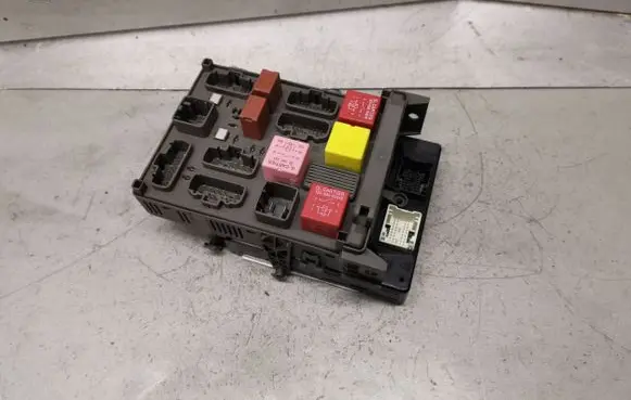 Renault Espace - Grand espace IV Fuse module 8200368385 8200315964 8200283815