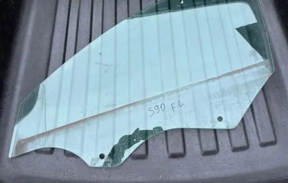 Volvo S90, V90 Front door window glass four-door 43R001977 E000137