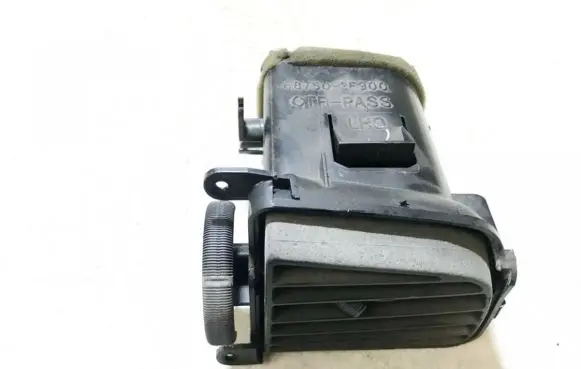 Nissan Primera Dash center air vent grill 687502f900 68750-2f900