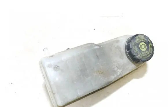 Mitsubishi Colt Brake fluid reservoir 
