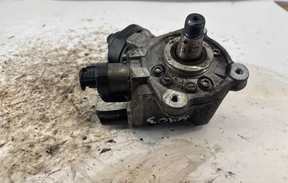 Volkswagen PASSAT B7 Fuel injection high pressure pump 0445010526 03L130755L 07300412