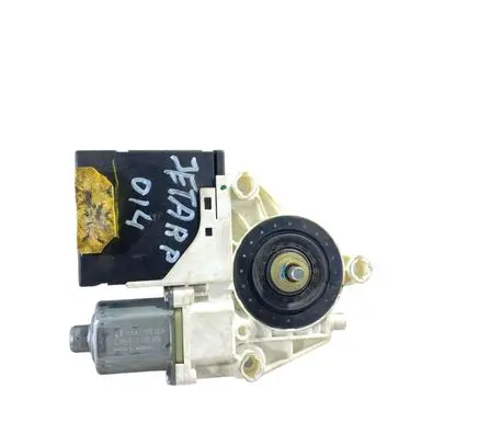 Volkswagen Jetta VI Front door window regulator motor 3C0959792B 0130822229