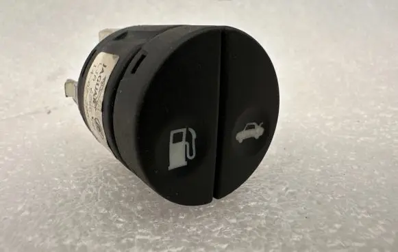 Jaguar XK8 - XKR Fuel tank opening switch LJA6255AB 14092007