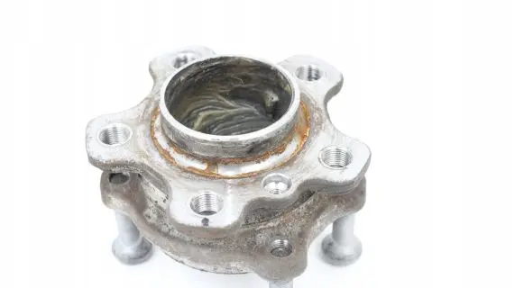 BMW 5 G30 G31 Front wheel hub 6899176