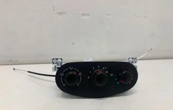 Dacia Sandero Climate control unit A42303300
