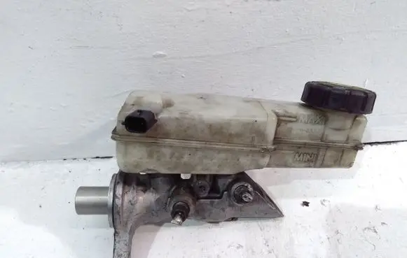 Renault Megane III Master brake cylinder 460910009R
