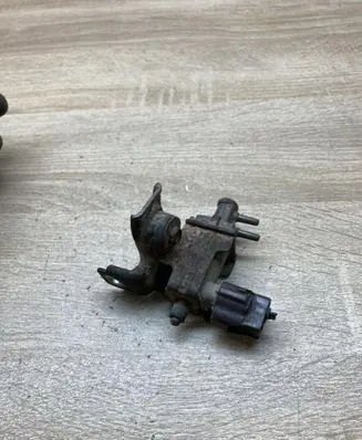 Toyota Avensis T220 Turbo solenoid valve 2581927010 1397000600