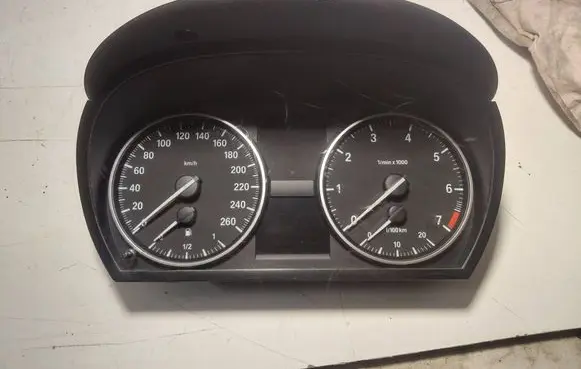 BMW 3 E90 E91 Speedometer (instrument cluster) 9187336 636202932 9189360