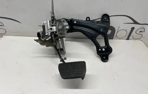 Toyota RAV 4 (XA50) Brake pedal 8951047040
