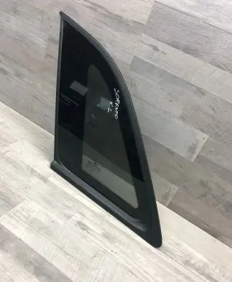 KIA Sorento Rear side window