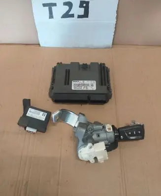 Toyota Avensis T270 Other control units/modules 89661-05F50