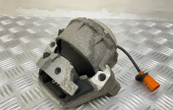 Engine mount bracket