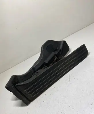 Volkswagen Golf Plus Accelerator throttle pedal 1K1723503M 6PV00889001