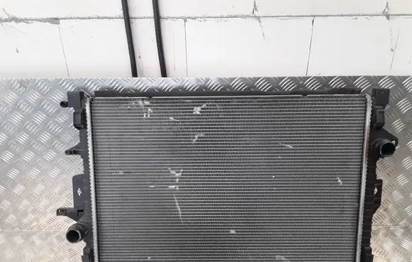 Volvo V40 Coolant radiator AUJ78 M158571A RA2192