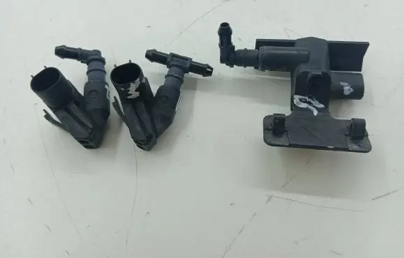 Mercedes-Benz ML W164 Windshield washer spray nozzle A1648600347