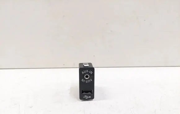 BMW 5 F10 F11 AUX in-socket connector 8410923765301 84109237653 9237653