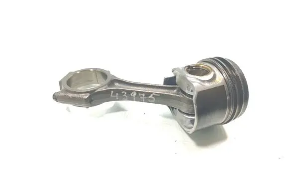 Mitsubishi Outlander Piston with connecting rod 