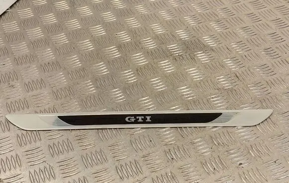 Volkswagen Polo VI Front sill trim cover