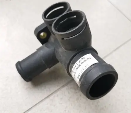 Volkswagen Golf II Engine coolant pipe/hose 037121133C