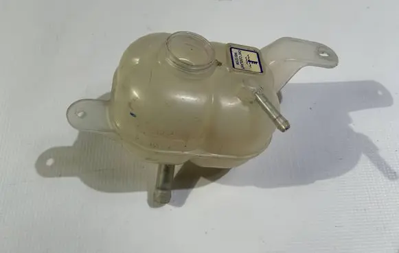 Chrysler Pacifica Coolant expansion tank/reservoir 68237842ac