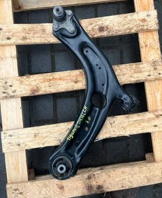 Volkswagen Tiguan Front lower control arm/wishbone 3Q0407151P
