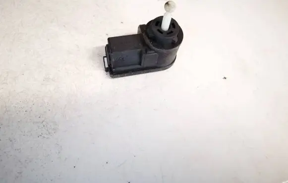 Headlight level adjustment motor