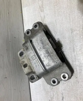 Volkswagen Beetle A5 Engine mount bracket 1k019955ca