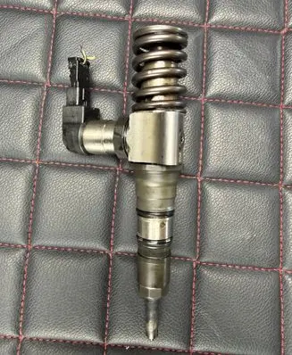 Volkswagen PASSAT B6 Fuel injector 03G130
