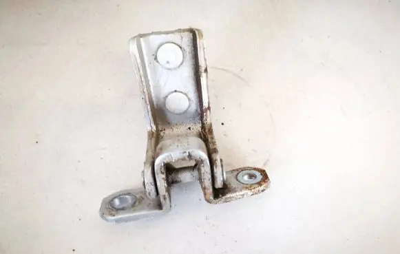 Suzuki SX4 Rear door lower hinge