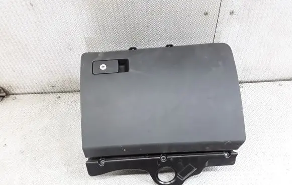 Glove box