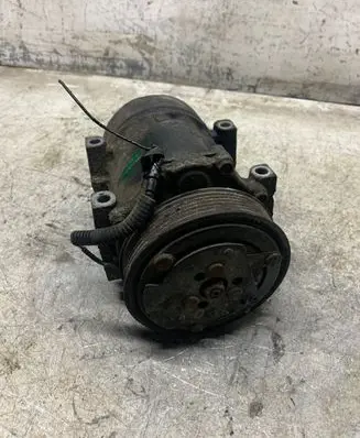 Renault Laguna I Air conditioning (A/C) compressor (pump) 2095309860