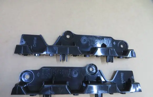 Renault Master III Fender mounting bracket 620438971R