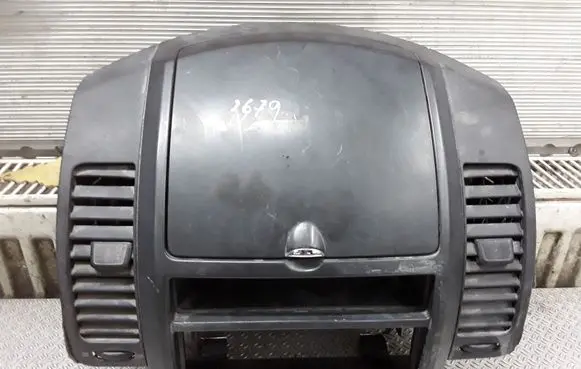 Nissan Note (E11) Dash center air vent grill 682609U000