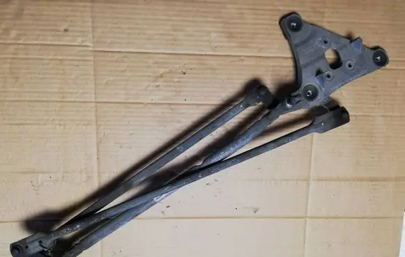 Front wiper linkage