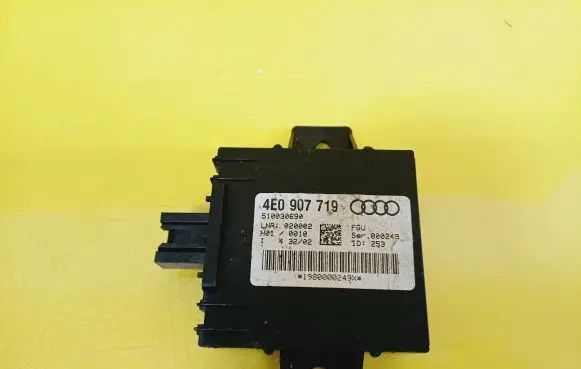 Audi A8 S8 D3 4E Alarm control unit/module 4E0907719