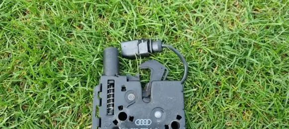 Audi A6 S6 C8 4K Engine bonnet/hood lock/catch 4K0823509C