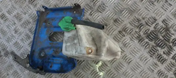Windshield washer fluid reservoir/tank